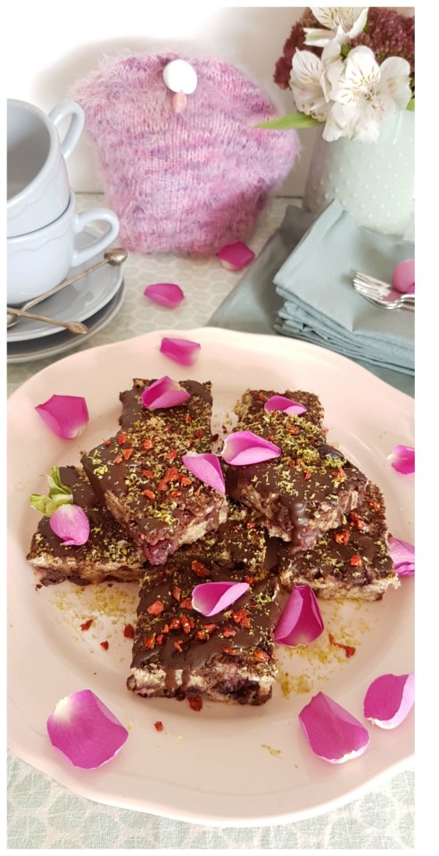 Almond Cherry Chocolate Chip Bar, an easy recipe for fat free and sugar free bars. Great for breakfast or as a snack. High Protein!!! SO Good.