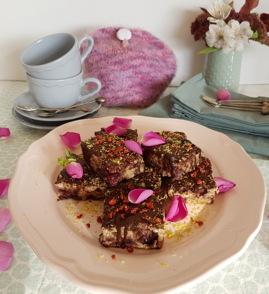 Almond Cherry Chocolate Chip Granola Bars