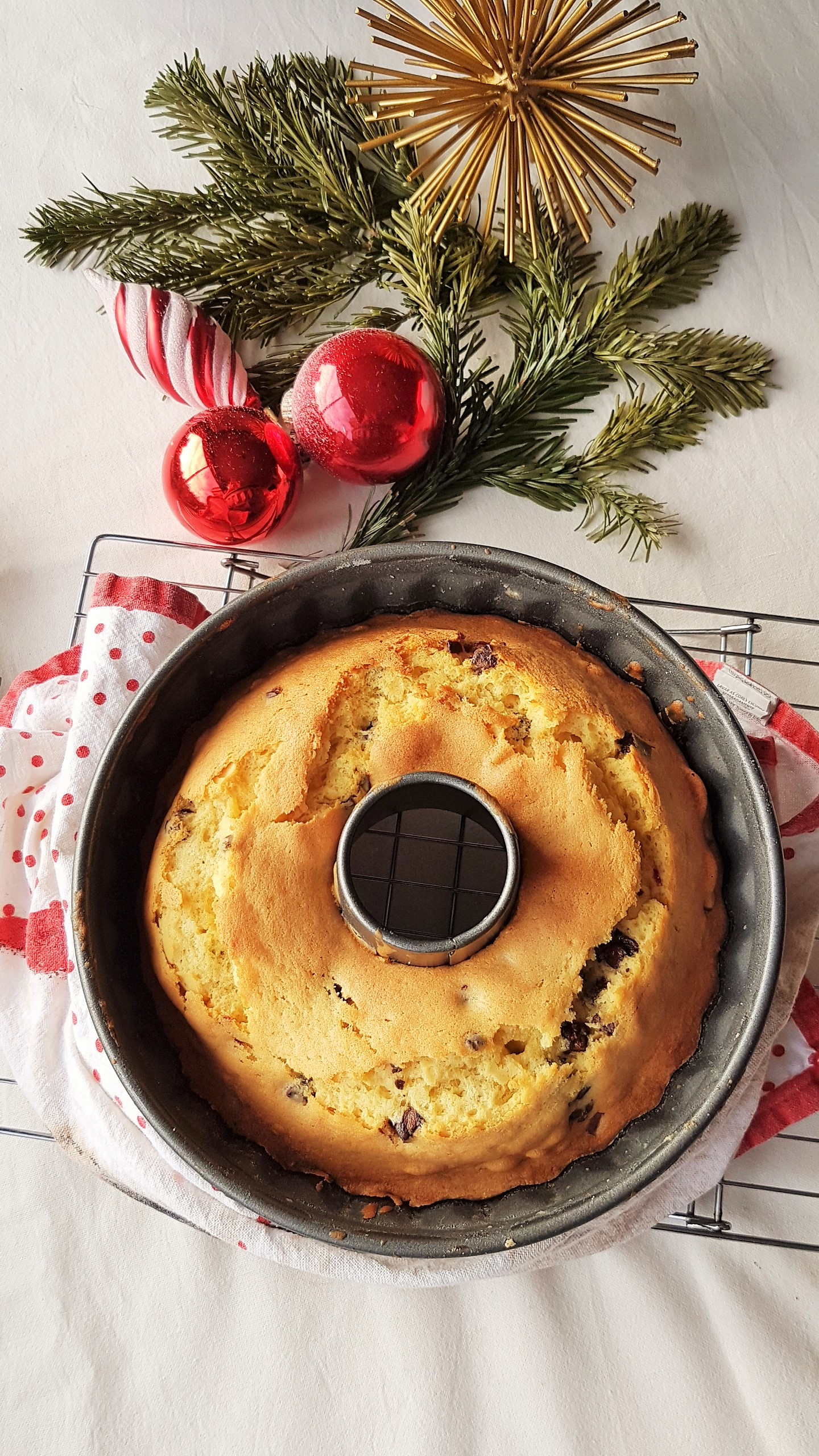 cherry-chocolate-chip-bundt-cake-4