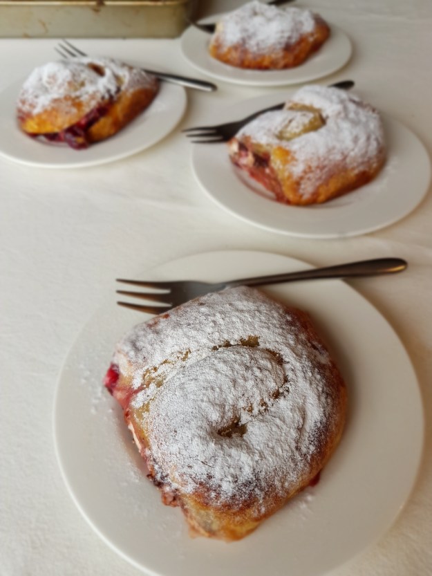 cranberry-cream-cheese-cinnamon-rolls33