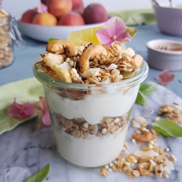 tropical granola pineappple-coconut-cashew