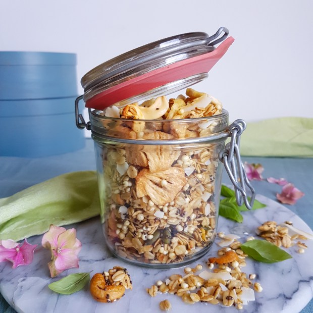 tropical granola pineappple-coconut-cashew