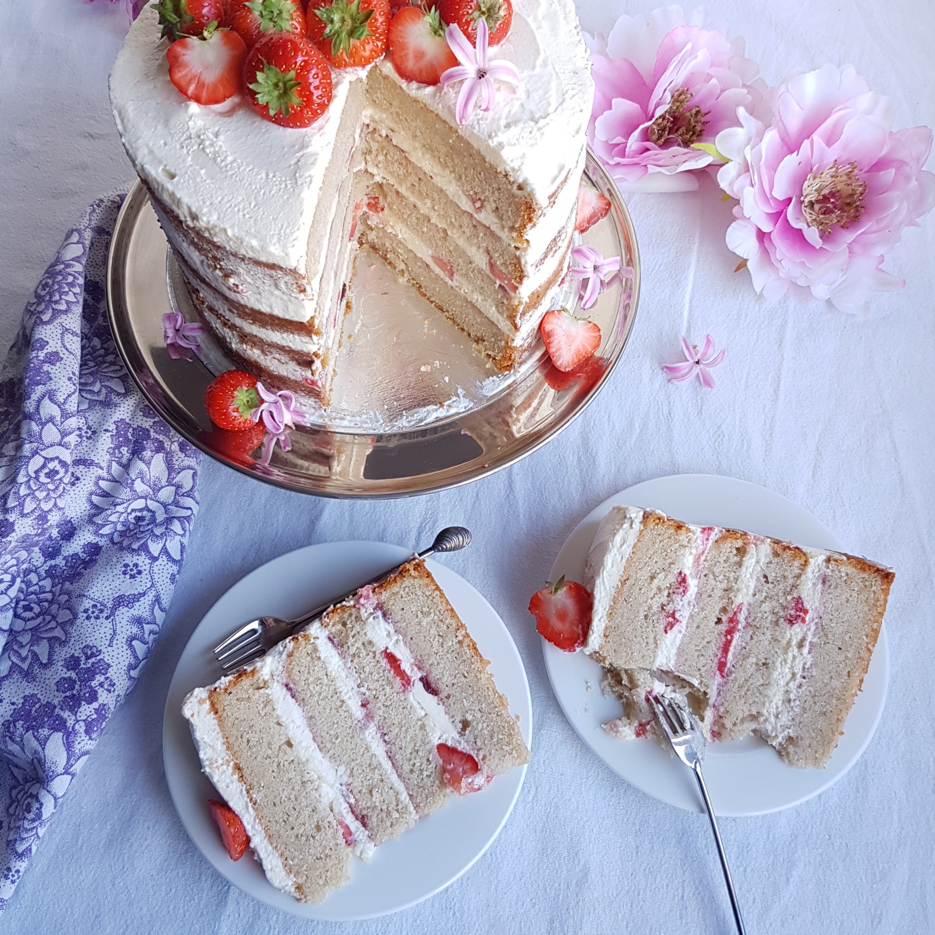 vanilla cake, strawberries white chocolate